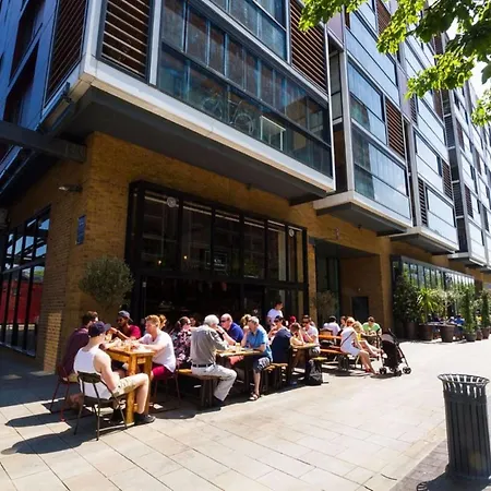 Sleek And Cozy - Modern Studio Retreat London Exterior photo
